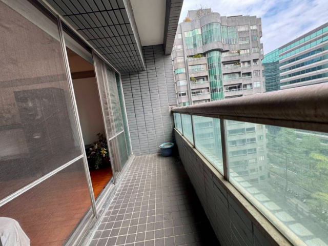 國際名園D棟,台北市松山區慶城街
