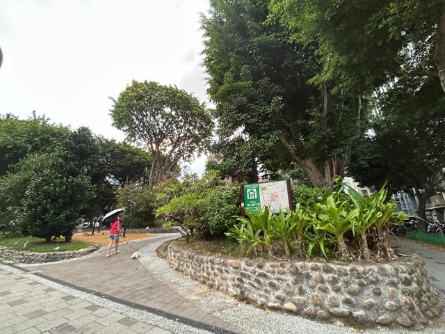 台北晶麒高樓景觀,台北市萬華區康定路