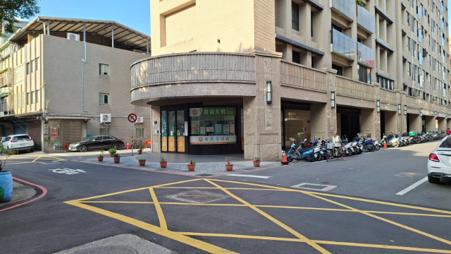 三重捷運商圈三角店面,新北市三重區仁愛街