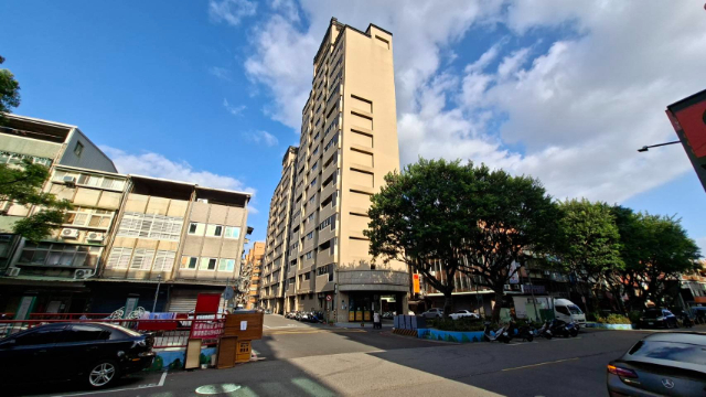 三重捷運商圈三角店面,新北市三重區仁愛街